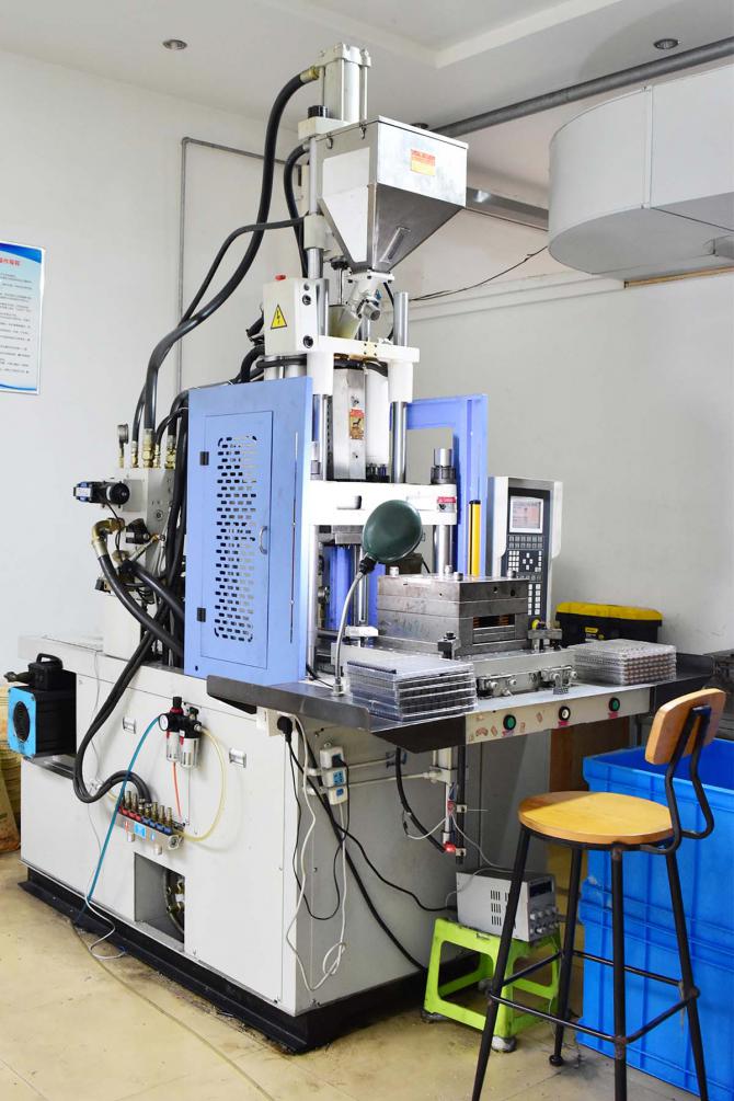 Injection molding machine